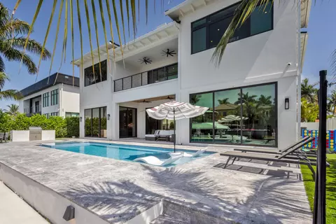 Exterior - 2420 NE 48th St, Lighthouse Point, FL 33064 photo 6 of 11