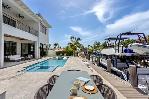 Exterior - 2420 NE 48th St, Lighthouse Point, FL 33064 photo 5 of 11
