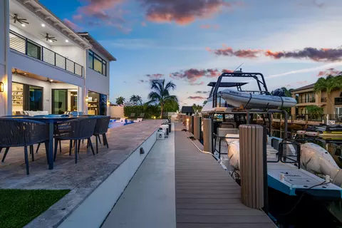 Exterior - 2420 NE 48th St, Lighthouse Point, FL 33064 photo 8 of 11