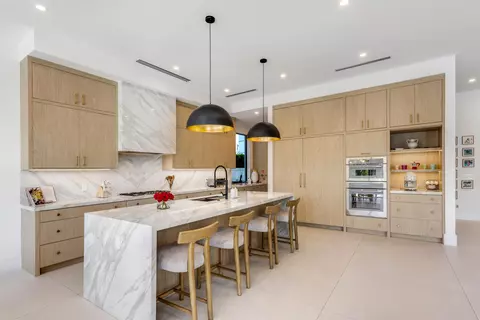 Kitchen - 2420 NE 48th St, Lighthouse Point, FL 33064 photo 3 of 4