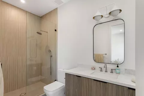 Bath - 2420 NE 48th St, Lighthouse Point, FL 33064 photo 8 of 8