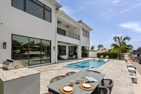 Exterior - 2420 NE 48th St, Lighthouse Point, FL 33064 photo 7 of 11