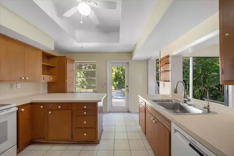 Kitchen - 24 N Via Lucindia, Sewalls Point, FL 34996 photo 1 of 5