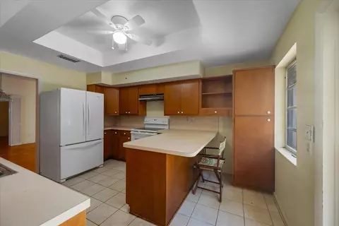 Kitchen - 24 N Via Lucindia, Sewalls Point, FL 34996 photo 5 of 5