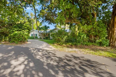 Exterior - 24 N Via Lucindia, Sewalls Point, FL 34996 photo 2 of 15