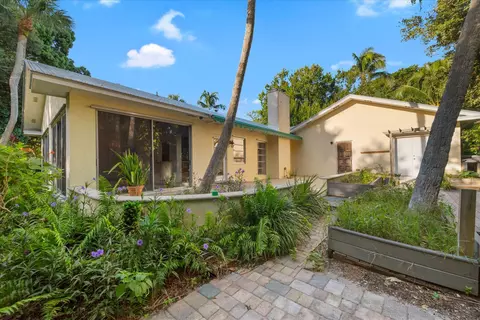 Exterior - 24 N Via Lucindia, Sewalls Point, FL 34996 photo 6 of 15