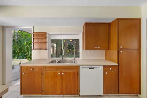 Kitchen - 24 N Via Lucindia, Sewalls Point, FL 34996 photo 4 of 5