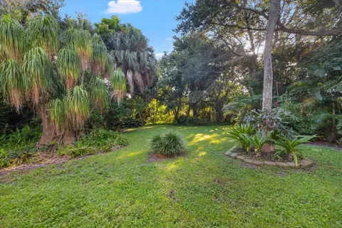 Exterior - 24 N Via Lucindia, Sewalls Point, FL 34996 photo 7 of 15