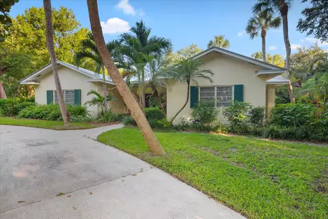 Exterior - 24 N Via Lucindia, Sewalls Point, FL 34996 photo 3 of 15