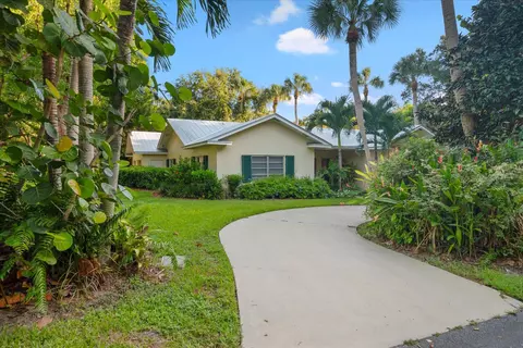 Exterior - 24 N Via Lucindia, Sewalls Point, FL 34996 photo 4 of 15