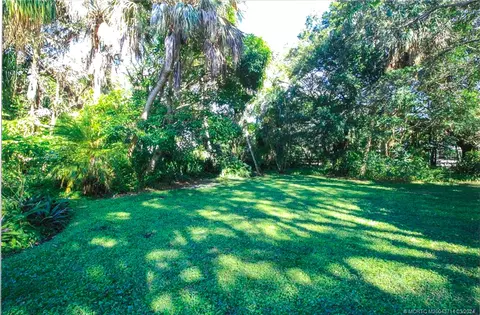 22 N Via Lucindia, Sewalls Point, FL 34996 photo 2