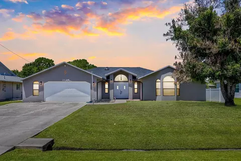 2126 SW Trenton Ln, Port Saint Lucie, FL 34984