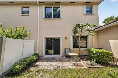 Exterior - 4277 SW Pine Cove Ct, Stuart, FL 34997 photo 2 of 5