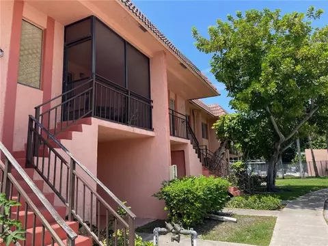 235 Lakeview Dr #102, Weston, FL 33326