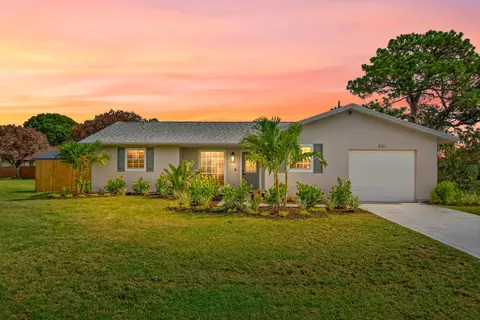 581 SE Crescent Ave, Port Saint Lucie, FL 34984