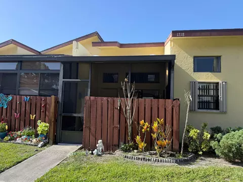 1718 W Sanderling Ln, Fort Pierce, FL 34982