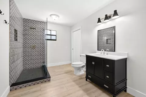 Bath - 10548 154th Rd N, Jupiter, FL 33478 photo 6 of 6