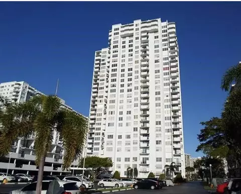 2780 NE 183rd St #112, Aventura, FL 33160