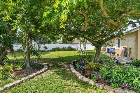 Exterior - 166 Raintree, Jupiter, FL 33458 photo 11 of 13