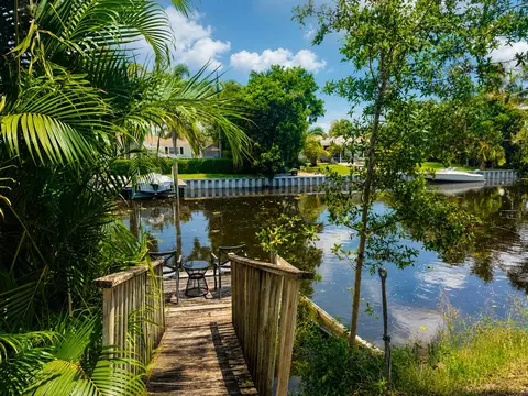 2452 Waterside Dr, Lake Worth Beach, FL 33461