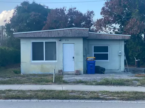 221 NW Baker Rd, Stuart, FL 34994 photo 2