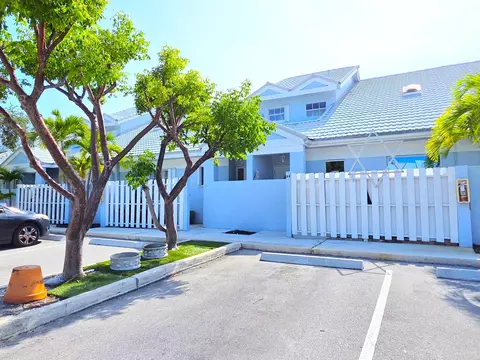 320 SE 2nd Ave #B4, Deerfield Beach, FL 33441