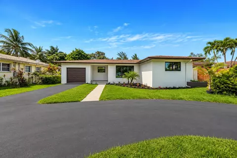127 Calle Largo Dr, Hollywood, FL 33021