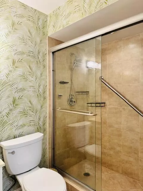 Bath - 340 Orange Tree Dr #5, Atlantis, FL 33462 photo 3 of 4