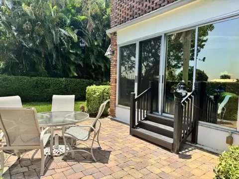 Exterior - 340 Orange Tree Dr #5, Atlantis, FL 33462 photo 2 of 4