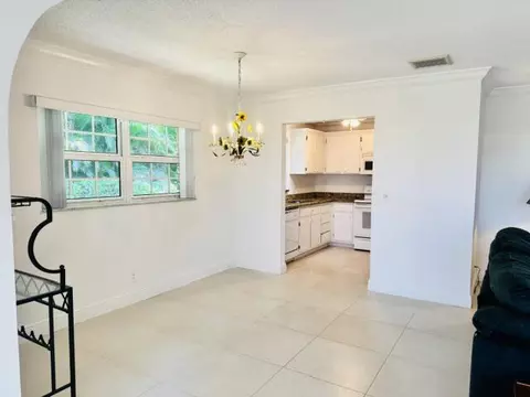 Dining - 340 Orange Tree Dr #5, Atlantis, FL 33462 photo 1 of 1