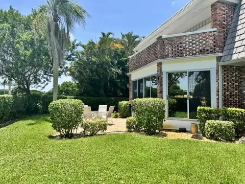 Exterior - 340 Orange Tree Dr #5, Atlantis, FL 33462 photo 3 of 4