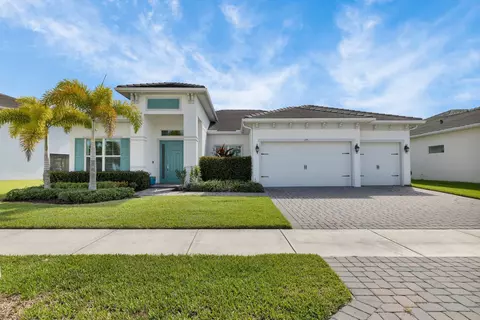 Exterior - 735 SW Pennfield Ter, Stuart, FL 34997 photo 2 of 9