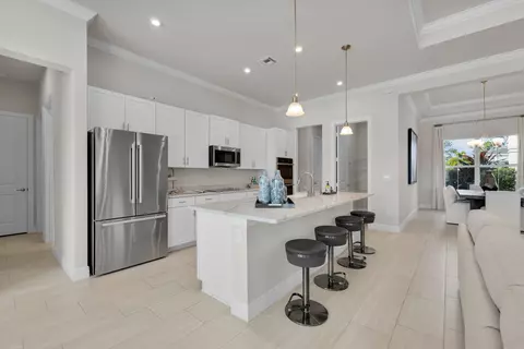Kitchen - 735 SW Pennfield Ter, Stuart, FL 34997 photo 1 of 5