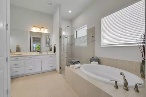 Bath - 735 SW Pennfield Ter, Stuart, FL 34997 photo 1 of 5