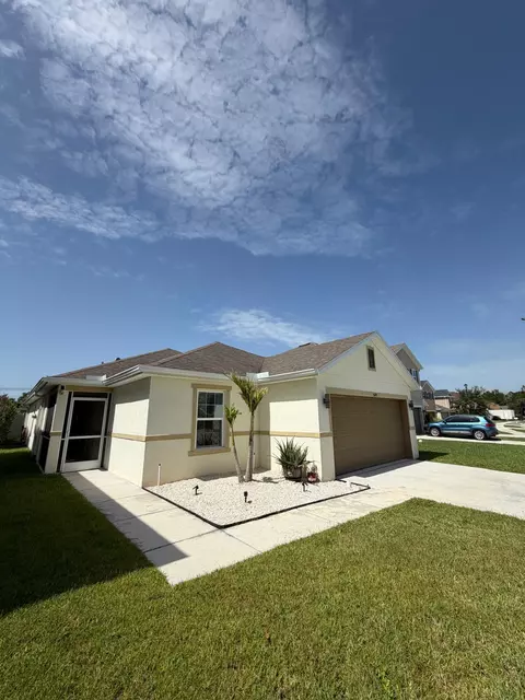 5670 NW Pine Trail Cir, Port Saint Lucie, FL 34983