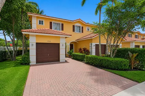 1702 SW 81st Ter, North Lauderdale, FL 33068