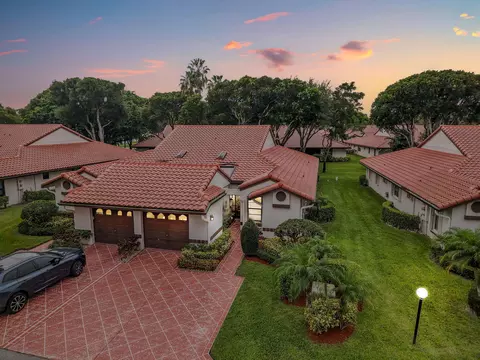 6353 Royal Manor Cir, Delray Beach, FL 33484