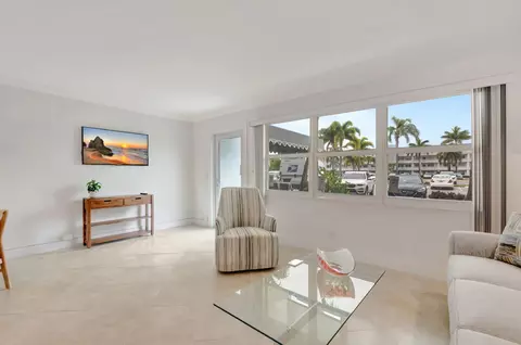 1072 Yarmouth Dr, Boca Raton, FL 33434
