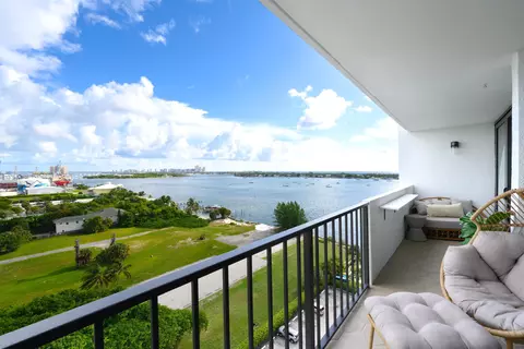 5600 N Flagler Dr #1207, West Palm Beach, FL 33407