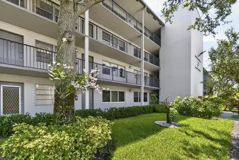 101 SW 132nd Way #215J, Pembroke Pines, FL 33027