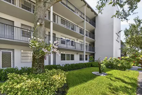 101 SW 132nd Way #215J, Pembroke Pines, FL 33027