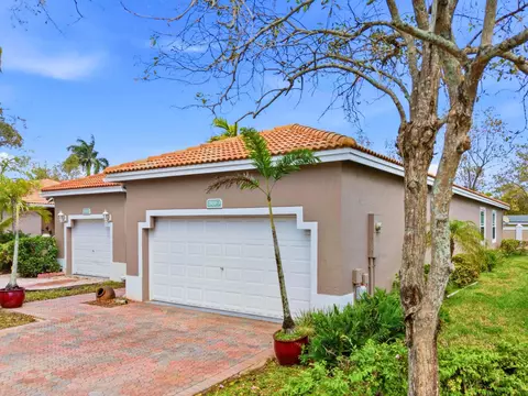 2920 E Aragon Blvd #3, Sunrise, FL 33313