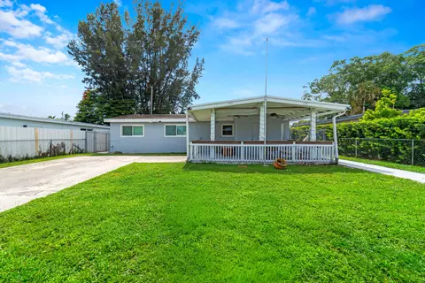 735 Hibiscus Dr, Royal Palm Beach, FL 33411