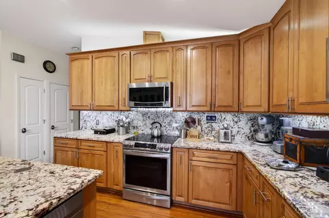 Kitchen - 5673 SE Inez Ave, Stuart, FL 34997 photo 8 of 9
