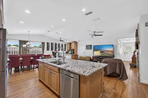 Kitchen - 5673 SE Inez Ave, Stuart, FL 34997 photo 7 of 9