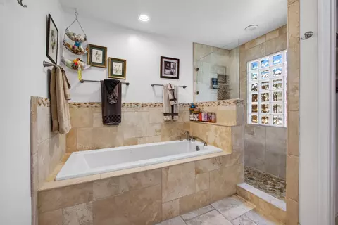 Bath - 5673 SE Inez Ave, Stuart, FL 34997 photo 2 of 3