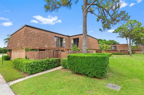 2423 24th Ln, Greenacres, FL 33463
