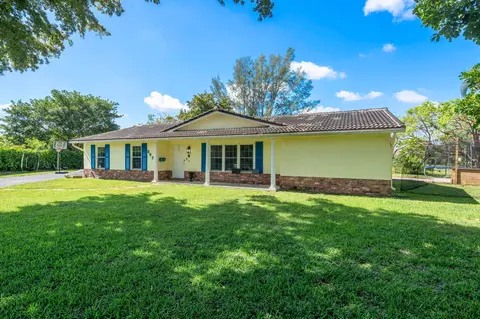 3671 NW 98th Ter, Coral Springs, FL 33065