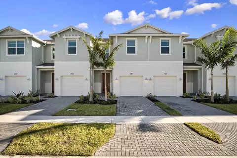 381 SE Crossoak Ln, Port Saint Lucie, FL 34984