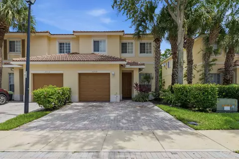 3209 NW 33rd St, Oakland Park, FL 33309